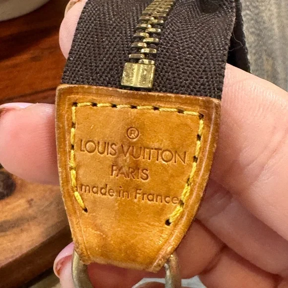 Louis Vuitton Authentic Vintage Monogram Pouch - Picture 3 of 9